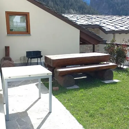 Villaggio Delle Alpi アパートホテル 2*